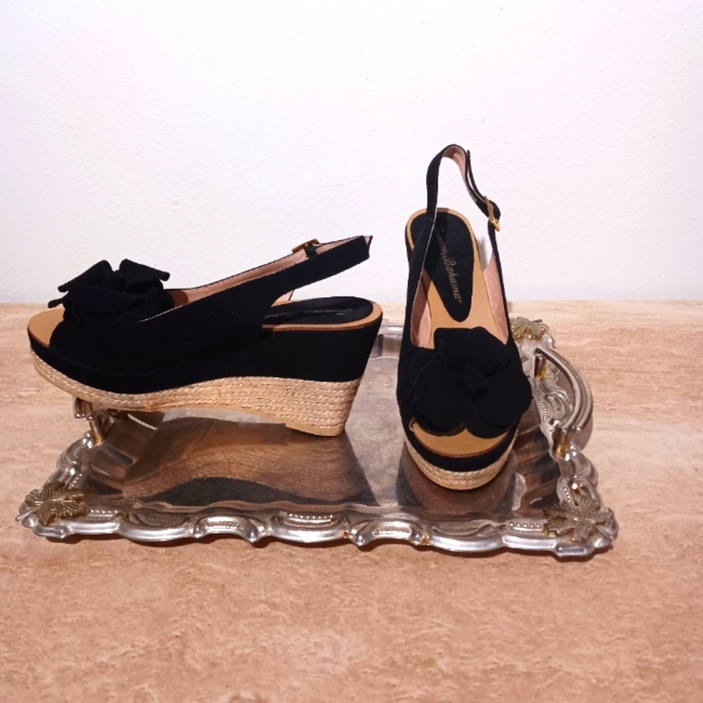 Tommy Bahama Suede Wedges 7.5